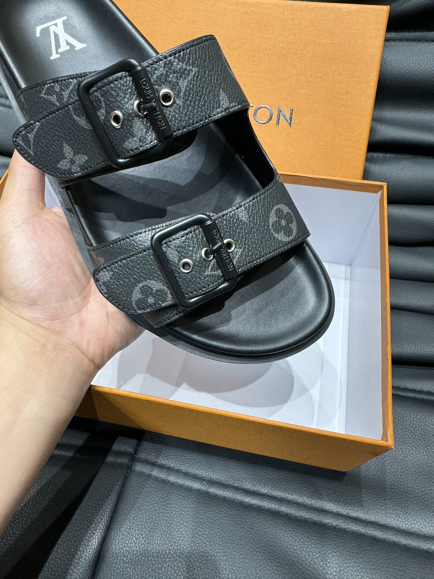 Louis Vuitton Slippers